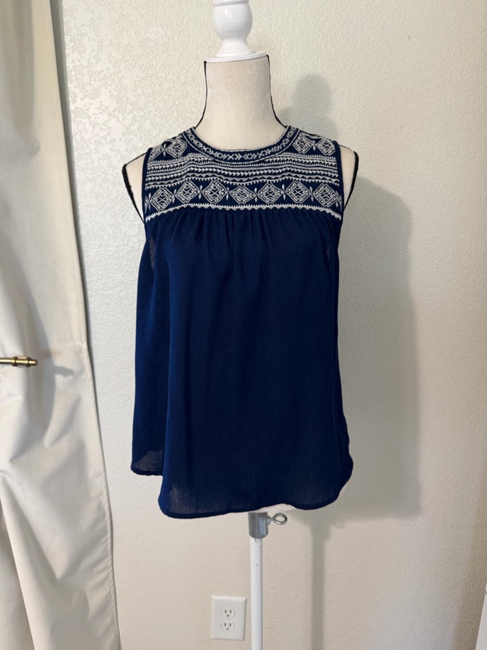 E&M Navy Blue Embroidered Sleeveless Boho Blouse Top Size Large